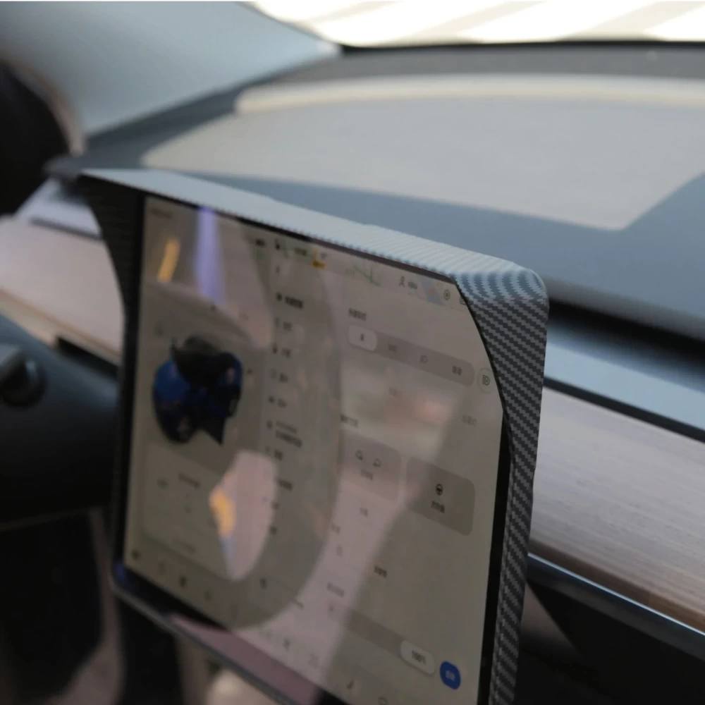 Tesla Model Y 2019-2024 // Model 3 Ana Gösterge Ekran Çerçevesi – Mat Karbon